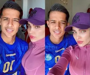 (عکس) مهدی قائدی در آغوش همسر جذابش