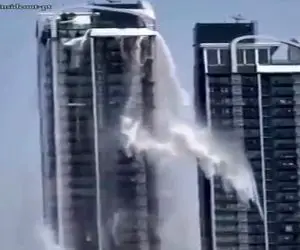 معماری خلاقانه؛ برجای ژاپن با این طراحی تو زلزله آب استخرای سقفشون ریخت ولی کلپس نشدن