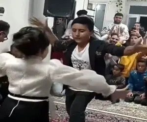 آواز شاد؛ ای خدا ننه قربان خواهر و برادر با رقصشون کاری کردن خواننده بهشون ملحق شد