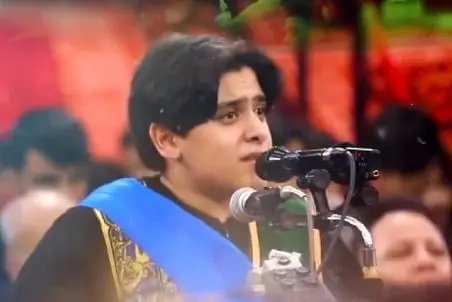 آواز حماسی؛ شعرخوانی وطنی پسر میون یه گردان جمعیت انقد قشنگه همه رو برد محشر کبری