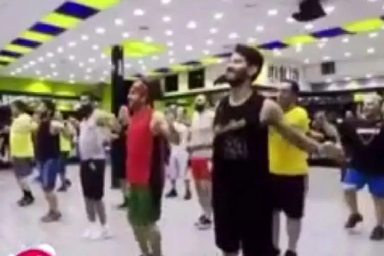 آواز شاد؛ مردا تو باشگاه دست مایکل جکسونو تو رقص از پشت بستن چه اکیپی بیا و ببین