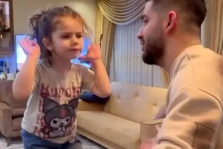 آواز شاد؛ رقص تکنو دایی و خواهرزاده با آهنگ دونده ملر بانا دونده ملر جفتشون چه پاین