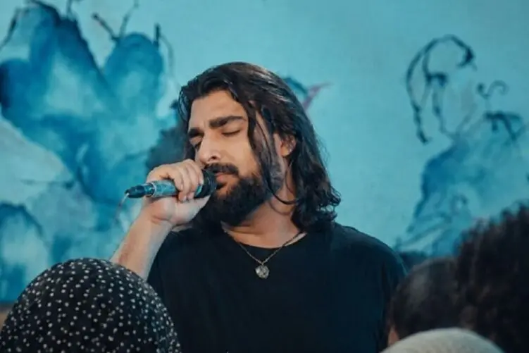 آواز احساسی؛ نامی عبداللهی پسر ناصر عبداللهی برای تولد پدرش یک آهنگ منتخب خونده