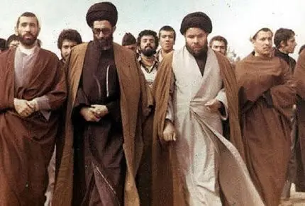 سفر به ایام قدیم ندیم؛ آیت‌الله خامنه ای در مراسم تشییع همسر شهید مطهری