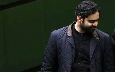 انتقاد تند رسانه اصولگرا از امیرحسین ثابتی؛ دوست داری راجع به هر چیزی حرف بزنی