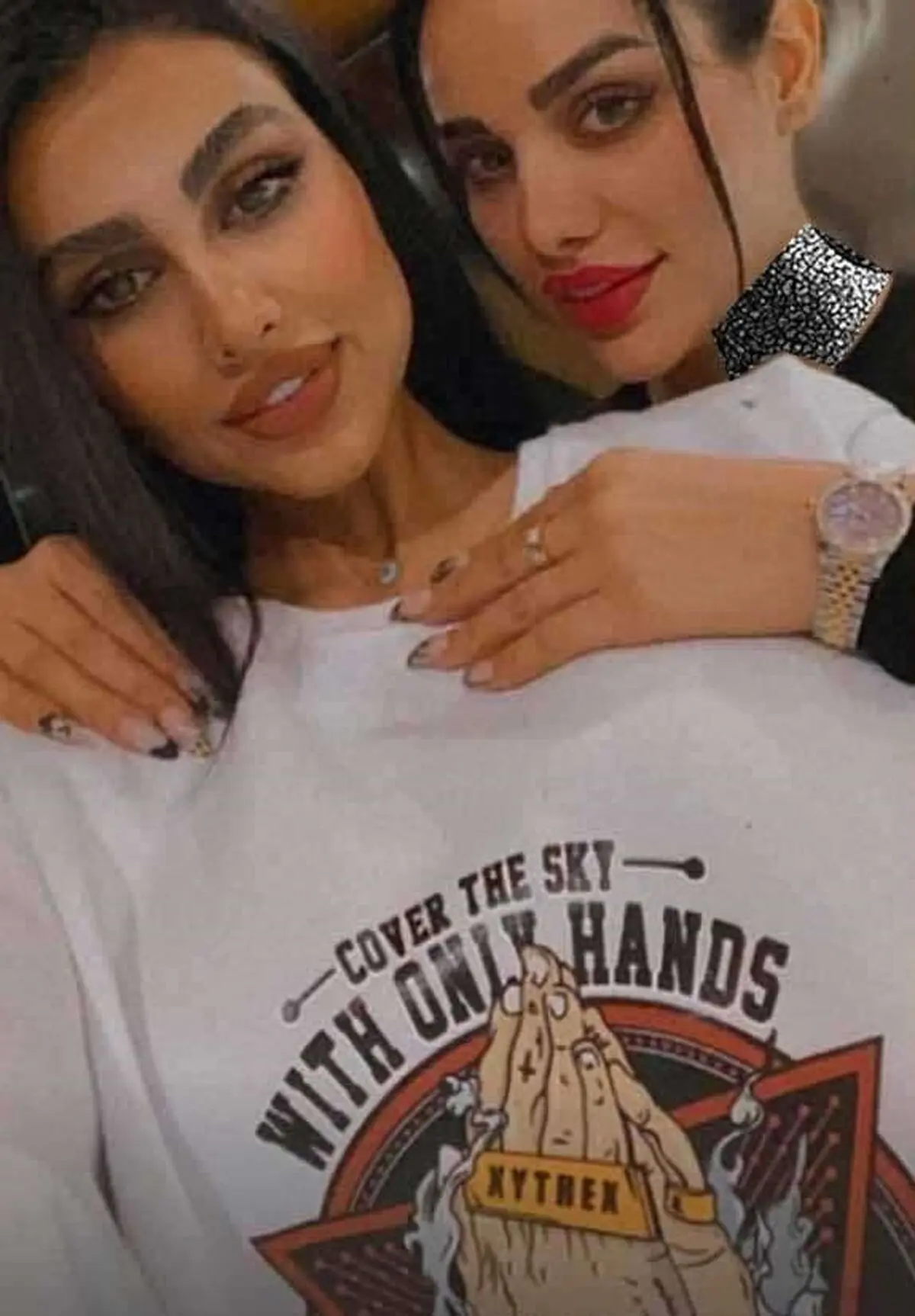 mehdi-ghaedis-wife-and-sister-4