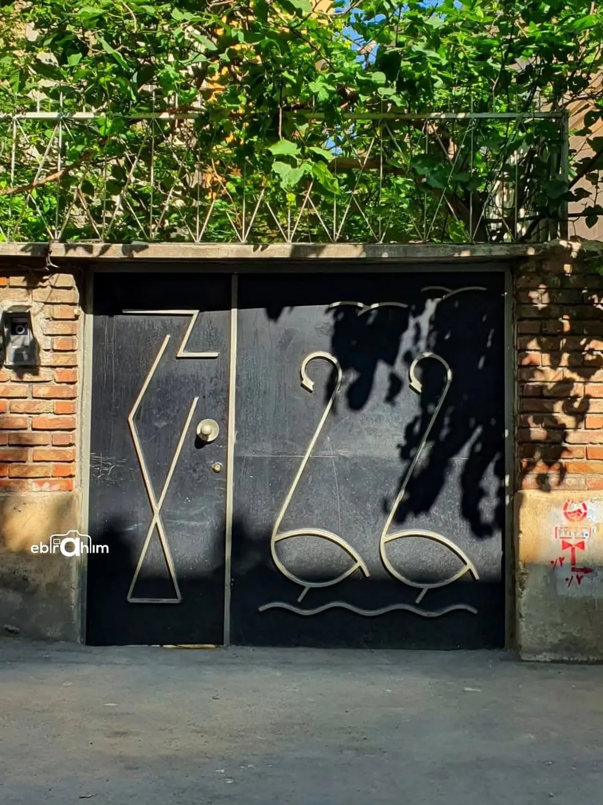 چرا دیگه در های ورودی رو این_شکلی درست نمیکنن؟؟نظرتون چیه؟؟عکس@ebrahim_azarpour ———————————————@ (5)