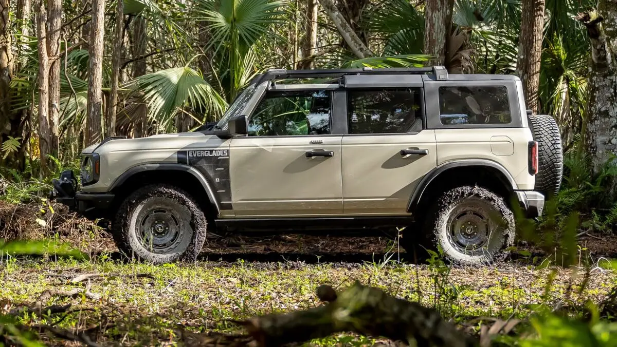 Ford Bronco Everglades 2022-3