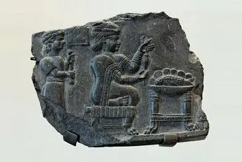 سنگ‌نگاره زن ایلامی و ندیمه؛ سند روشن قدرت و شکوه زنان ایران اکنون در موزه لوور پاریس