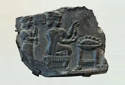 سنگ‌نگاره زن ایلامی و ندیمه؛ سند روشن قدرت و شکوه زنان ایران اکنون در موزه لوور پاریس