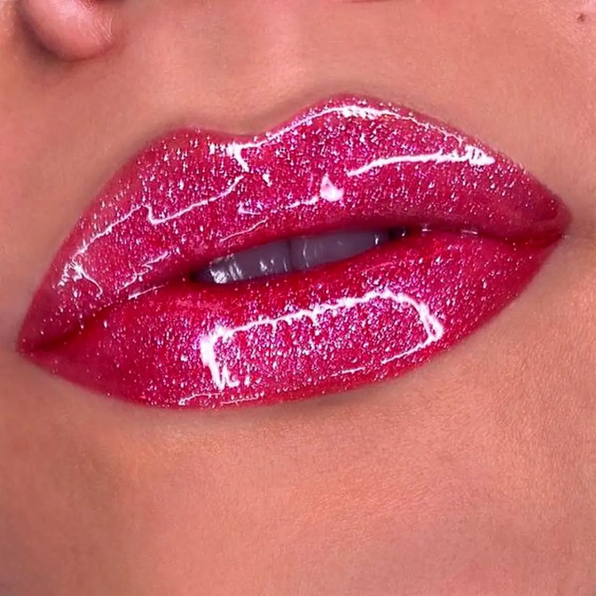 glossy-lipstick-model-21