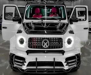 ماشین لوکس؛ بزرگترین جیپ 6 در از مخمل قرمز و چرم تمساح ساخته شده با موتو 6 سیلندر