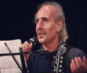 آواز نوستالژیک؛ ایرج رحمانپور ریتمی آهنگ لری هه گل همش گل رو خوند فقط اونی که مشک زد