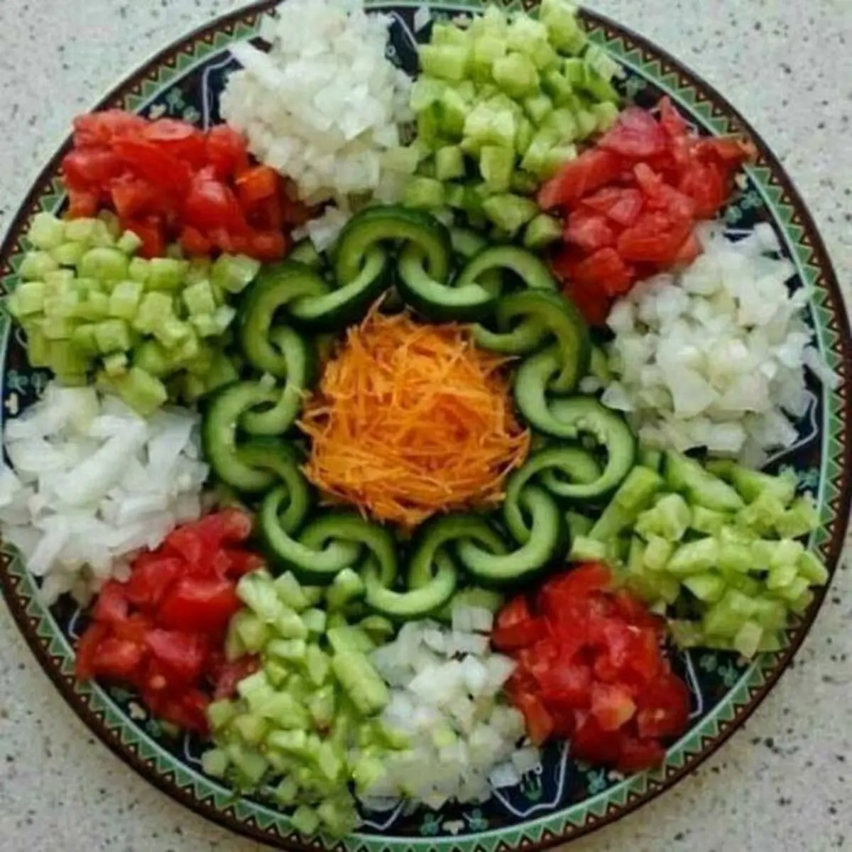 تزیین سالاد 