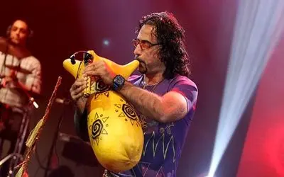 آواز شاد/ترکیب رو سیاه رعنا رشتی با نی انبان جنوبی رو صحنه ترکوند/شرفیان چه غوغاکرده