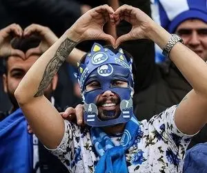 شعار حیا کن رها کن استقلالی ها علیه آقای رئیس!