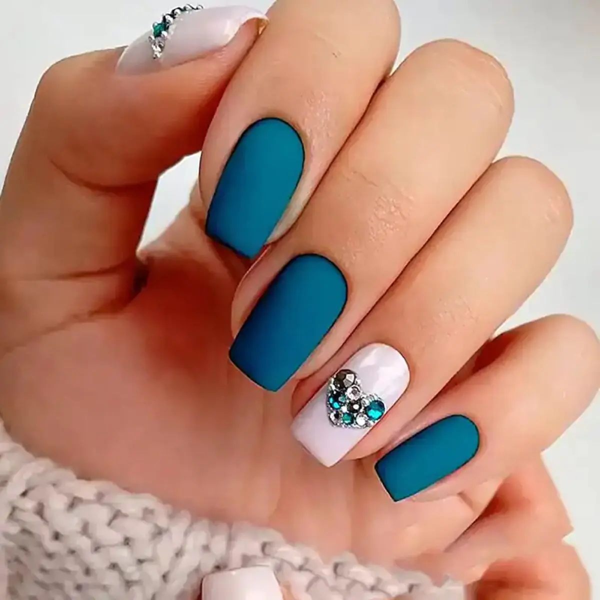 طراحی لاک ناخن مات