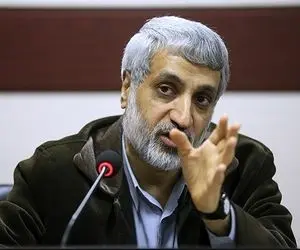 مرد‌ها می‌توانند از نظر شرعی با یک مایوی شنا به خیابان بیایند؟ 