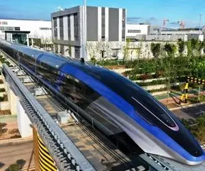 ساخت چین؛ مترو ساختن با سرعت نور ولی توش تکون نداره لیوان پرآب نگه دار یه قطره نمیفته