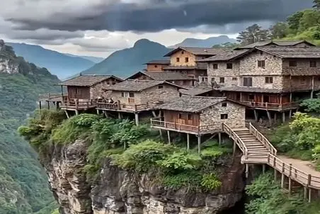 معماری طبیعت؛ رو کوه پشت سد خونه ساختن بارون بارید حجم آب زیاد شد کوهو شکافت فنا رفتن