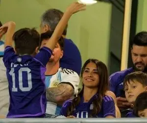 (عکس) تصویری خاص از همسر لیونل مسی بعد از صعود آرژانتین به فینال