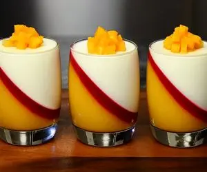 خلاقانه‌های آشپزی؛ با انبه و مربای تمشک یه دسرخوش رنگ و لعاب درست کن