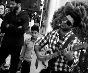 آواز خیابانی؛ ببینید مجید خراطها با اوج احساسی خوندنش دل همه رو خون کرد!