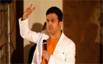 سکانس خندان/موهای حامد آهنگی سفید شد تا دو تا کلمه به این مرد بفهمونه