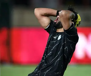 استقلال در بازی با ملوان از اشتباه داوری سود کرد!