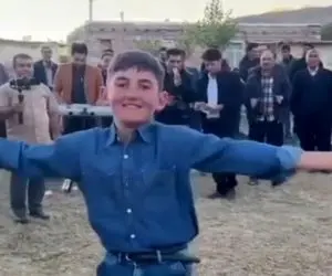 آواز محلی؛ پسر روستایی با آهنگ ترکی رقصید هم ولایتی هاشم عین بارون رو سر شاباش ریختن