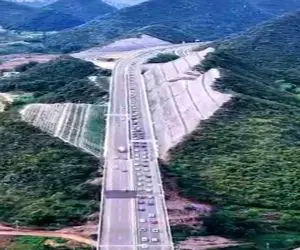 معماری خلاقانه؛ جای این که کوهو سوراخ کنن تونل بزنن کله اشو برداشتن نما آخرالزمانی شد