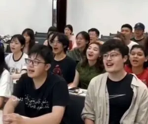  آواز اصیل؛ دختر و پسرای خارجی شجریان خوندن انقد فارسی قشنگه خودشون هاج و واج موندن