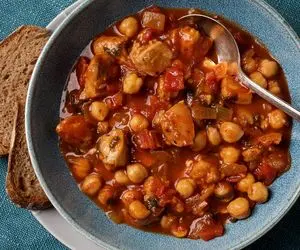 طرز پخت خورشت مرغ و نخود خاورمیانه 