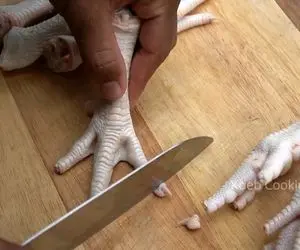 غذای متفاوت ؛ کوکاکولای پای مرغ ؟ چه شود/ فکن پای مرغ رو با نوشابه بپزی عجیبا غریبا