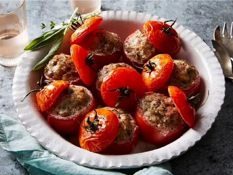 طرز تهیه دلمه گوجه‌فرنگی؛ پیش‌غذایی رنگین و مقوی از دل خاورمیانه