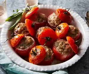 طرز تهیه دلمه گوجه‌فرنگی؛ پیش‌غذایی رنگین و مقوی از دل خاورمیانه