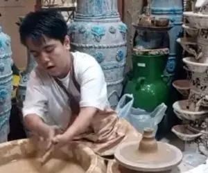 آواز اصیل؛ پسربچه سفالگر میزنه زیر آواز یه استاد افتخاری میخونه تحریراش بیچارت میکنه