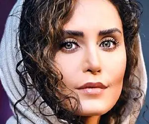 (عکس) تیپ لاکچری کافه گردی الناز شاکردوست با جغد فتوشاپی اش!