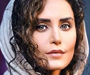 (عکس) تیپ لاکچری کافه گردی الناز شاکردوست با جغد فتوشاپی اش!
