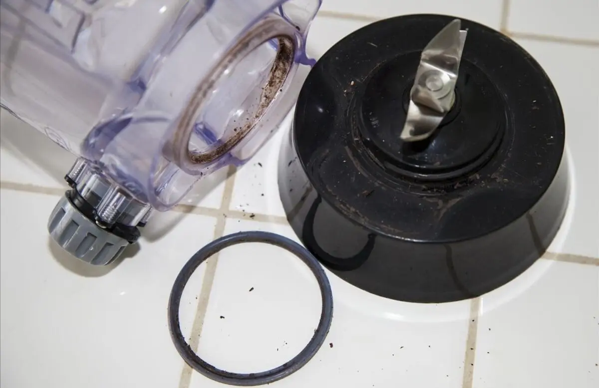 cleaning-and-maintenance-blender-5