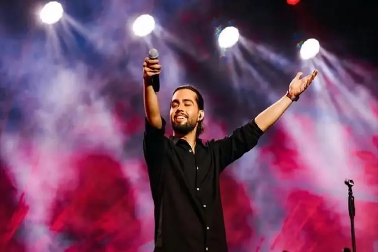 آواز احساسی؛ حامیم تو کنسرتش دختربچه رو آوورد بخونه انقد ذوق کرد آهنگشو بلد بود
