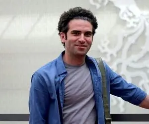 آواز احساسی؛ هوتن شکیبا درد و خنده میکنه و آهنگ نرو رضا صادقی رو میخونه