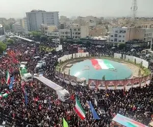 حضور پرویز فتاح به همراه خانواده در مراسم تشییع شهدا