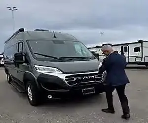 معماری خلاقانه؛ کمپر سیار ساختن به قیافش نمیاد توش انقد خوب باشه از خونه ثابت بهتره