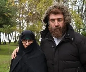 مادر علی انصاریان: دخترم دارد جلوی چشمم آب می شود