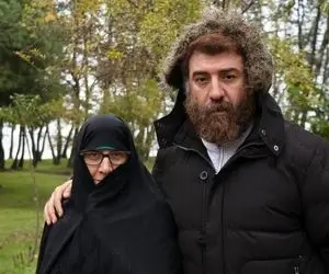 مادر علی انصاریان: دخترم دارد جلوی چشمم آب می شود