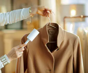 ترفندای خونگی واسه رفع پرز لباس؛ با چند روش سرعتی به جنگ پرزا برو