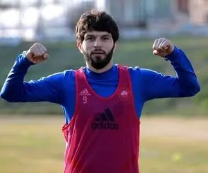 آتش بازی ستاره ای که از نزدیک بود استقلالی شود