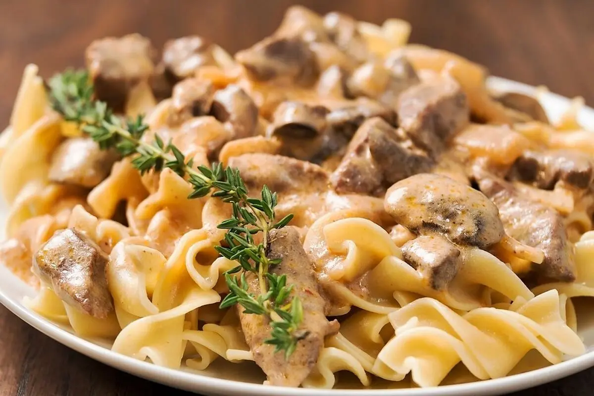 طرز تهیه بیف استراگانوف