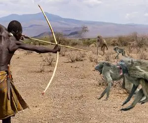 جنگجویان طبیعت؛ بربرهای برهنه با نیزه چوبی بابون شکار و دنده هاشو کباب میکنن